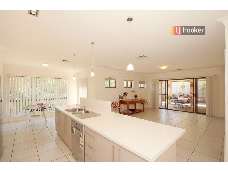 80 Brooklyn Drive, Bourkelands NSW 2650