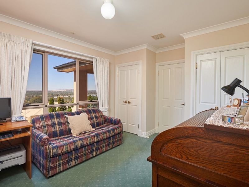 4 Gordon Close, Kooringal NSW 2650