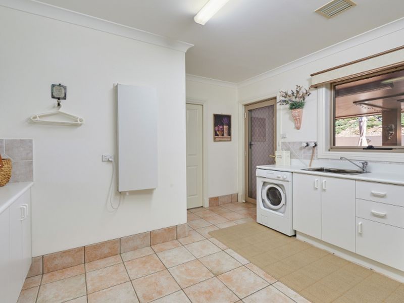 4 Gordon Close, Kooringal NSW 2650