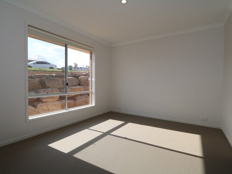17 Sunvale Crescent, Estella NSW 2650