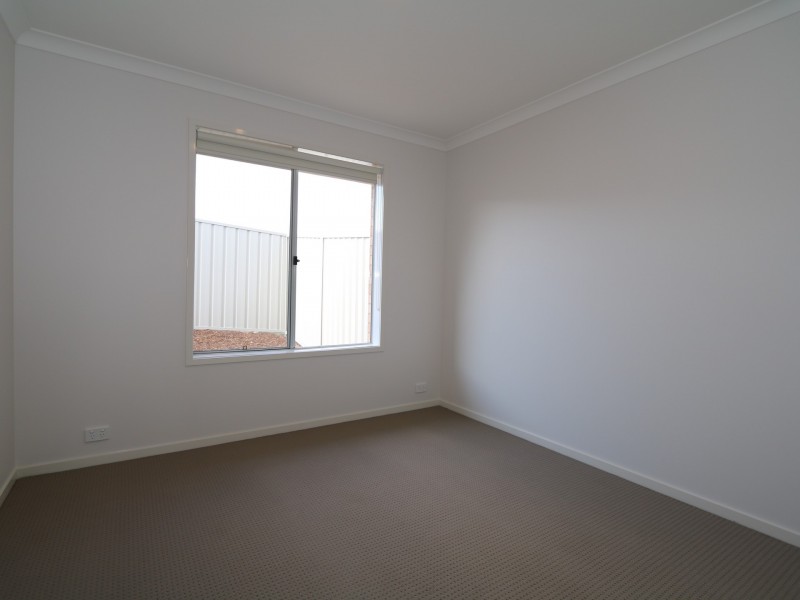 17 Sunvale Crescent, Estella NSW 2650