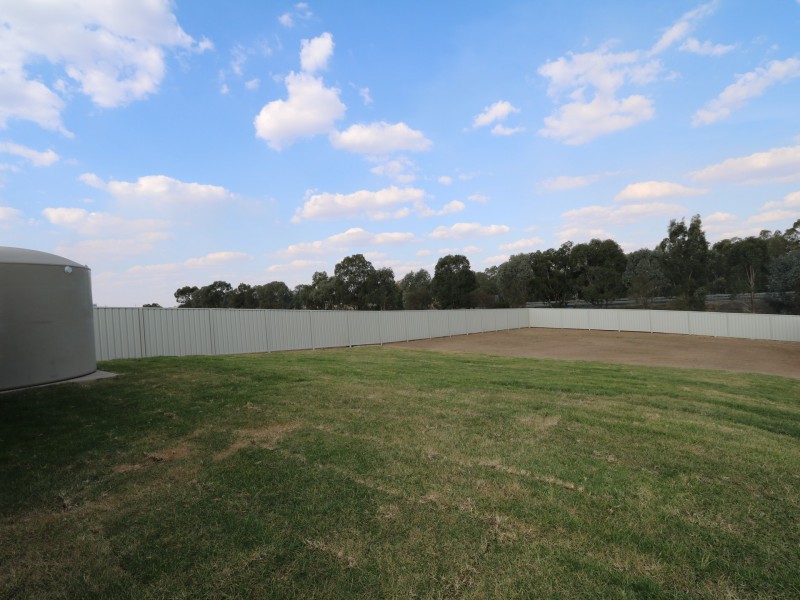 17 Sunvale Crescent, Estella NSW 2650