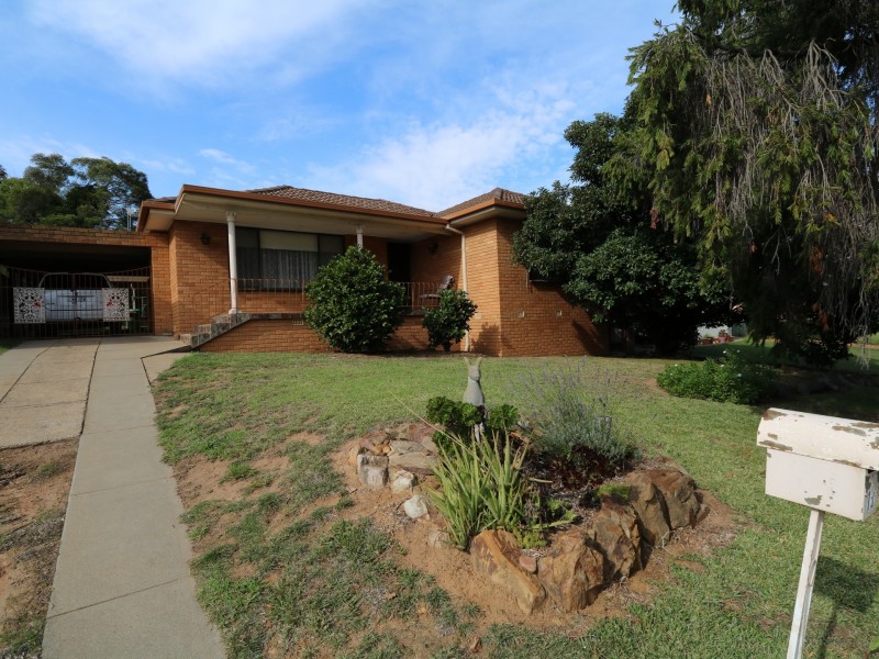 10 Banks Avenue, Kooringal NSW 2650