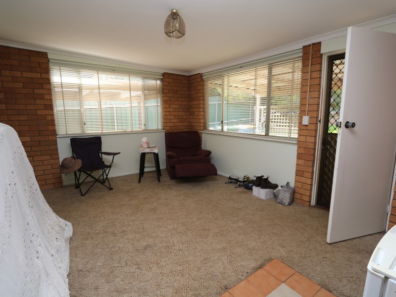 10 Banks Avenue, Kooringal NSW 2650