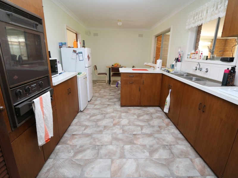 10 Banks Avenue, Kooringal NSW 2650
