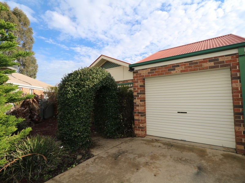 1/26 Nardoo Street, Glenfield Park NSW 2650