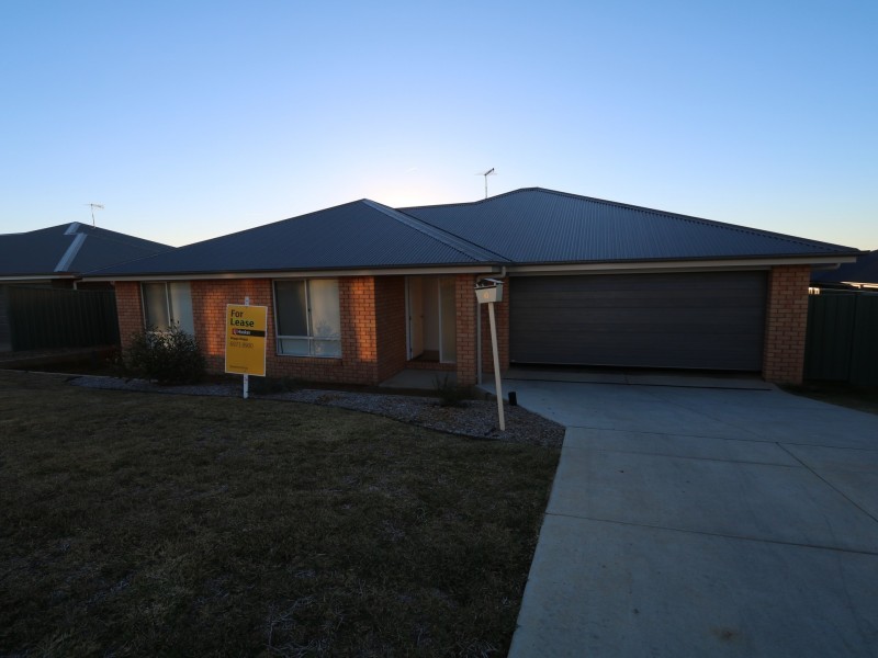 6 Tantoon Circuit, Forest Hill NSW 2651