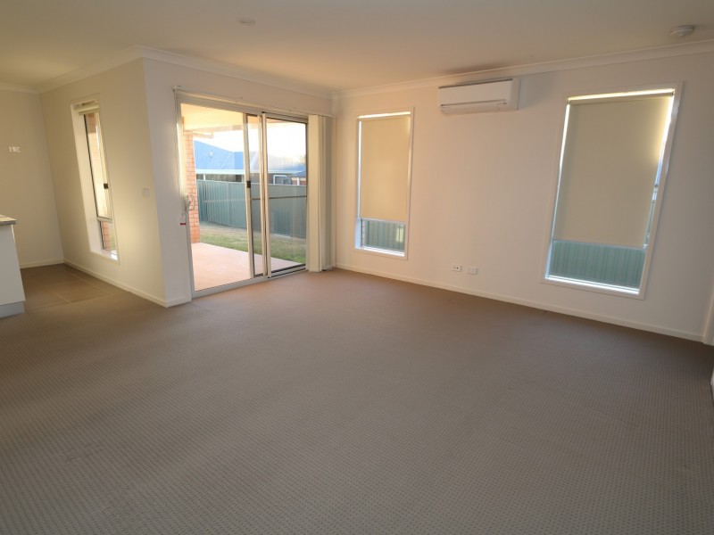 6 Tantoon Circuit, Forest Hill NSW 2651