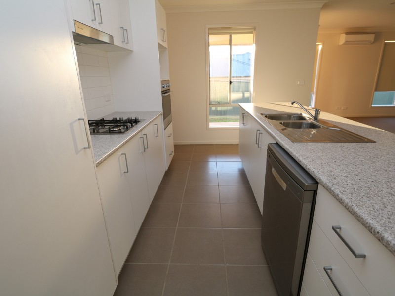 6 Tantoon Circuit, Forest Hill NSW 2651