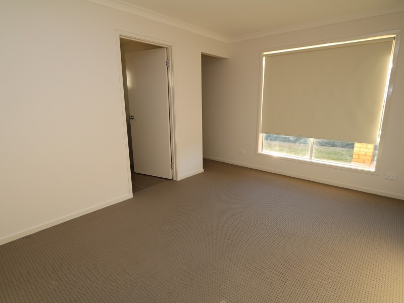 6 Tantoon Circuit, Forest Hill NSW 2651