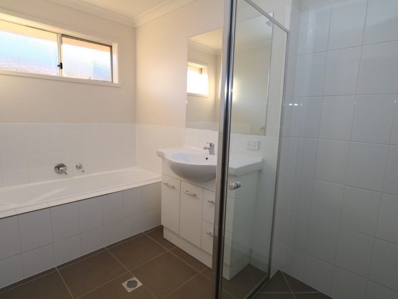 6 Tantoon Circuit, Forest Hill NSW 2651