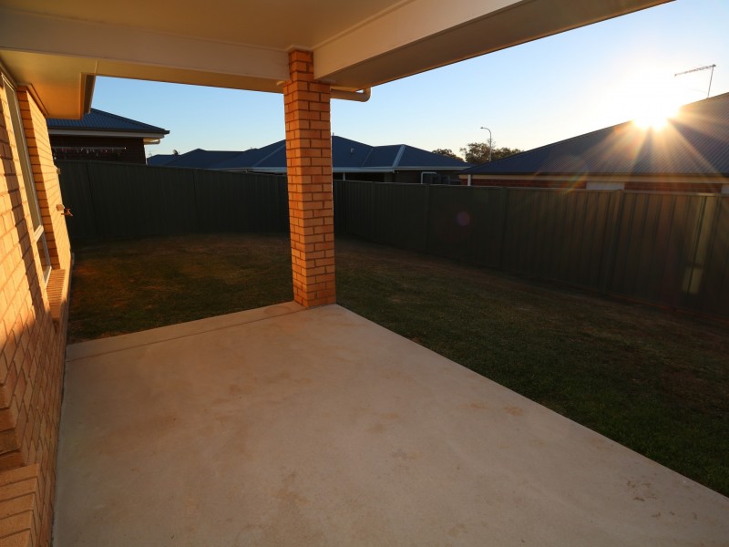 6 Tantoon Circuit, Forest Hill NSW 2651