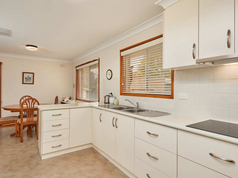 17 Willow Street, Kooringal NSW 2650