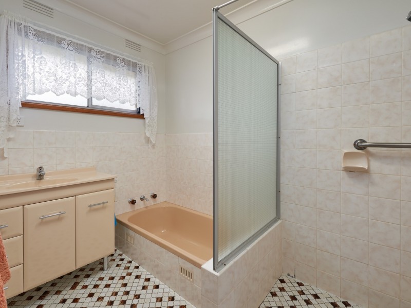 17 Willow Street, Kooringal NSW 2650