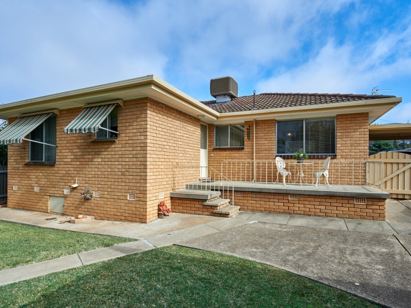 17 Willow Street, Kooringal NSW 2650