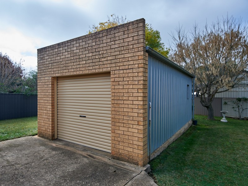 17 Willow Street, Kooringal NSW 2650