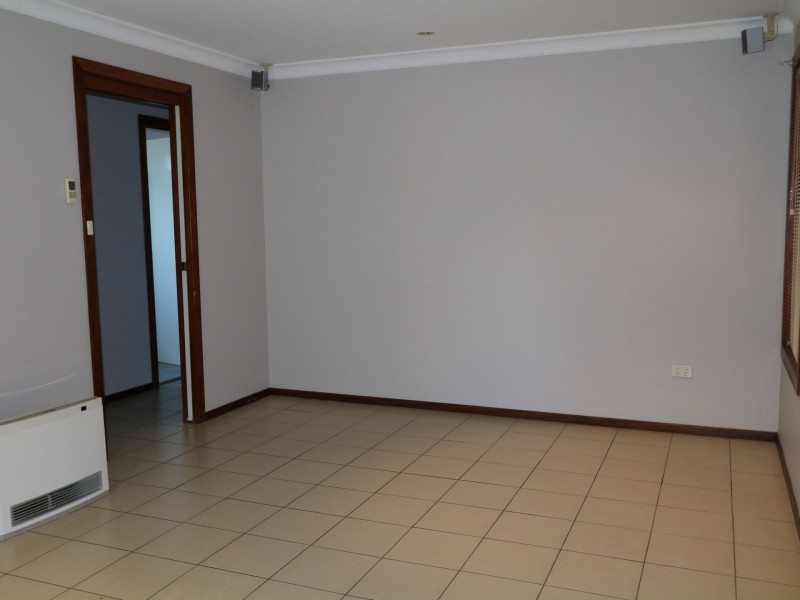 83 Dalman Parkway, Glenfield Park NSW 2650