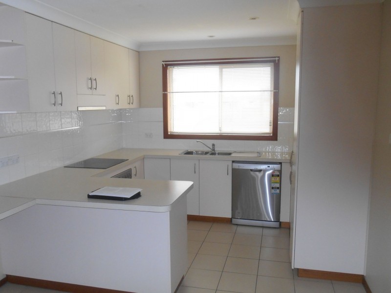 83 Dalman Parkway, Glenfield Park NSW 2650