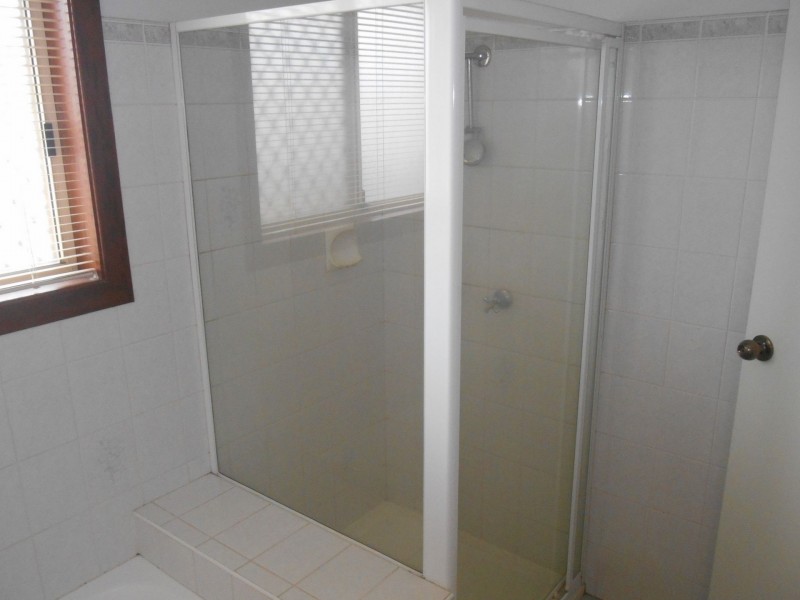 83 Dalman Parkway, Glenfield Park NSW 2650