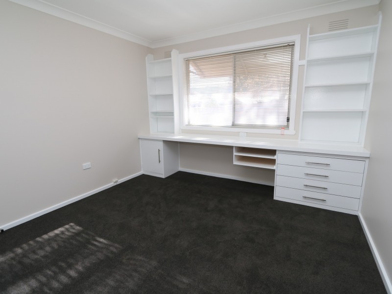 13 Tinga Crescent, Kooringal NSW 2650