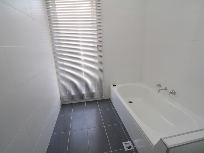 13 Tinga Crescent, Kooringal NSW 2650
