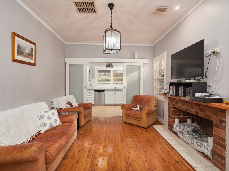 22 Halloran Street, Turvey Park NSW 2650