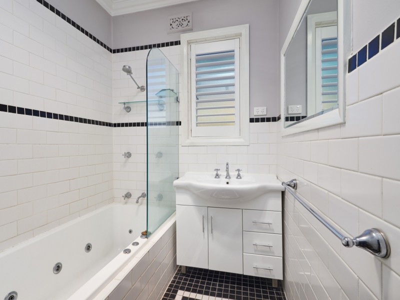 22 Halloran Street, Turvey Park NSW 2650