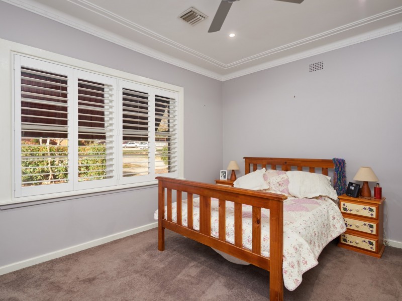 22 Halloran Street, Turvey Park NSW 2650