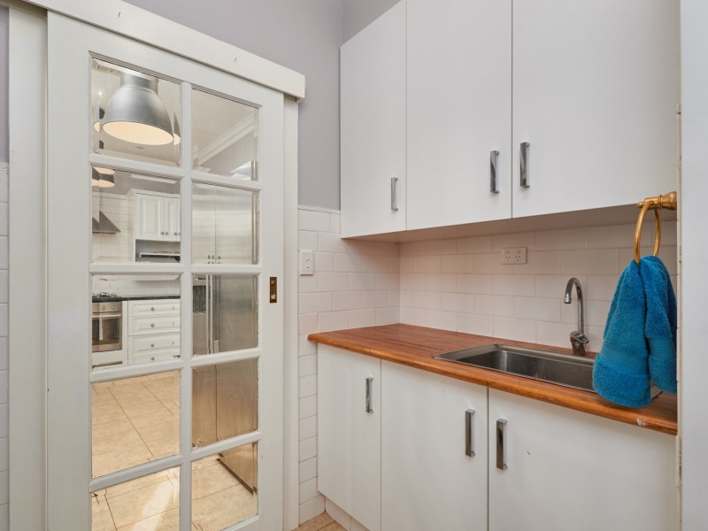 22 Halloran Street, Turvey Park NSW 2650