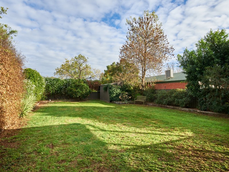 22 Halloran Street, Turvey Park NSW 2650