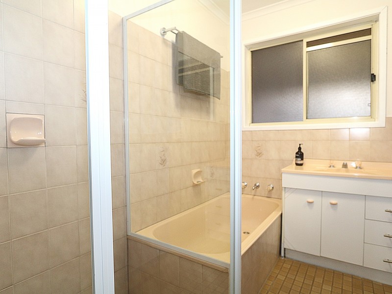 2 Matheson Place, Estella NSW 2650