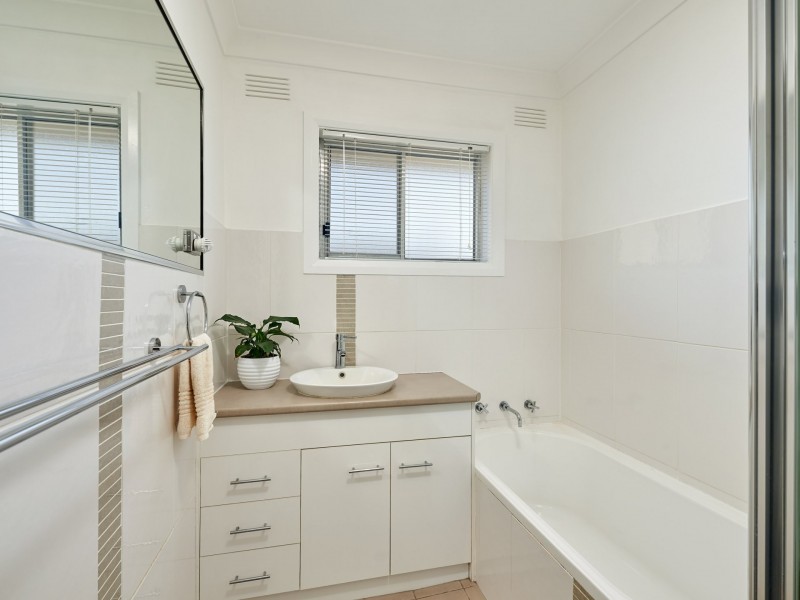 47 Nixon Crescent, Tolland NSW 2650