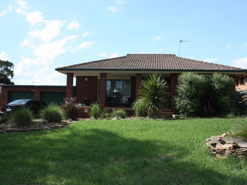3 Finch Place, Mount Austin NSW 2650