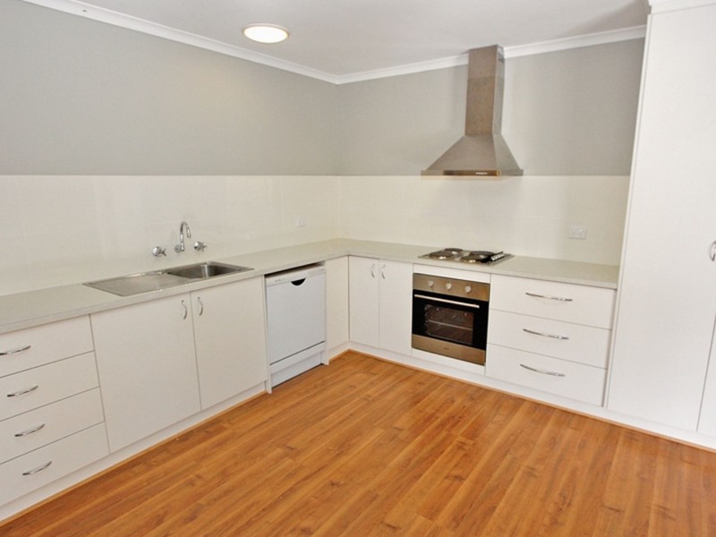 3 Finch Place, Mount Austin NSW 2650