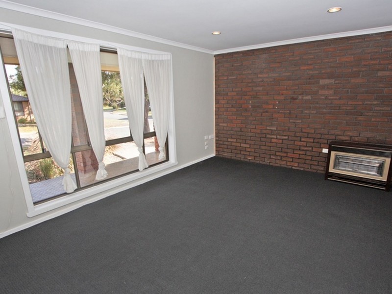 3 Finch Place, Mount Austin NSW 2650