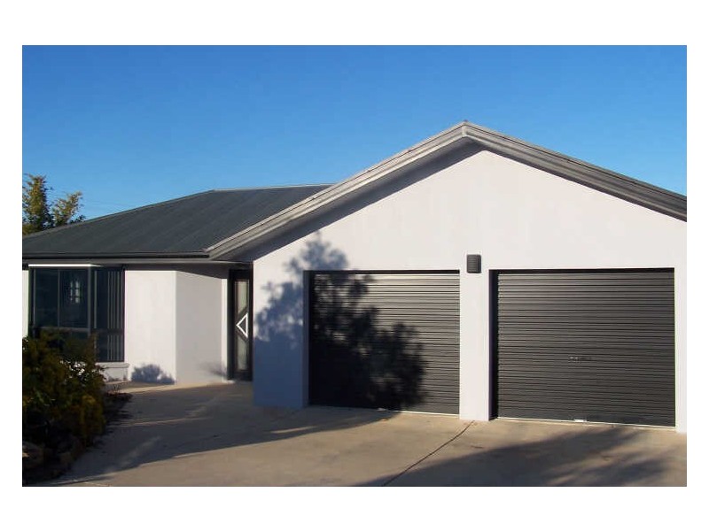 6 Skiff Place, Estella NSW 2650