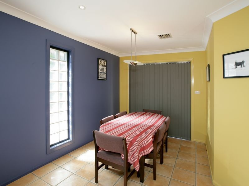 6 Skiff Place, Estella NSW 2650