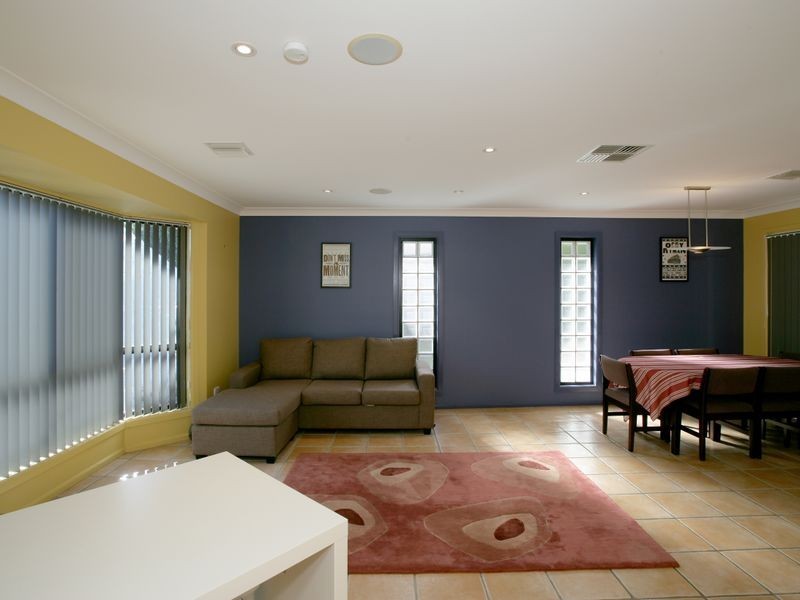 6 Skiff Place, Estella NSW 2650