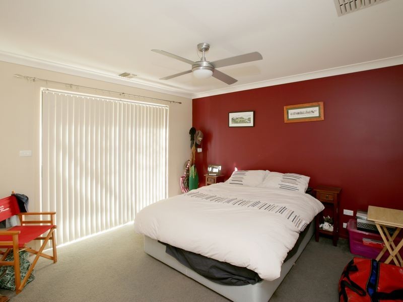 6 Skiff Place, Estella NSW 2650