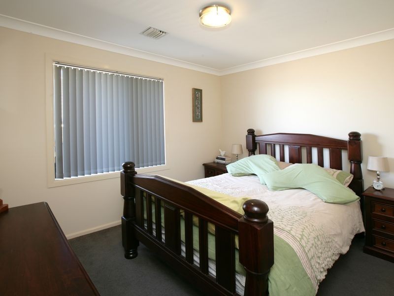 6 Skiff Place, Estella NSW 2650