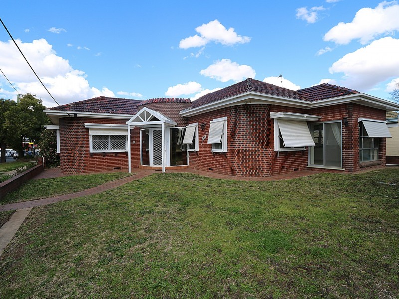 9 Lewisham Avenue, Wagga Wagga NSW 2650