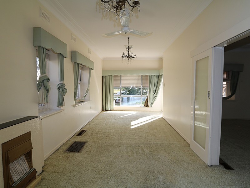 9 Lewisham Avenue, Wagga Wagga NSW 2650