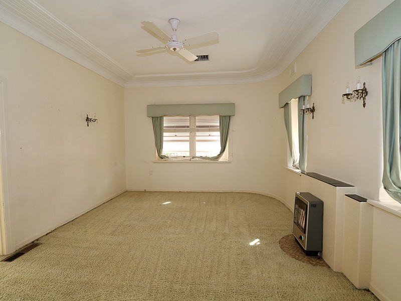 9 Lewisham Avenue, Wagga Wagga NSW 2650