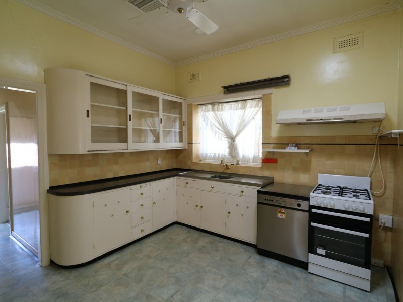 9 Lewisham Avenue, Wagga Wagga NSW 2650