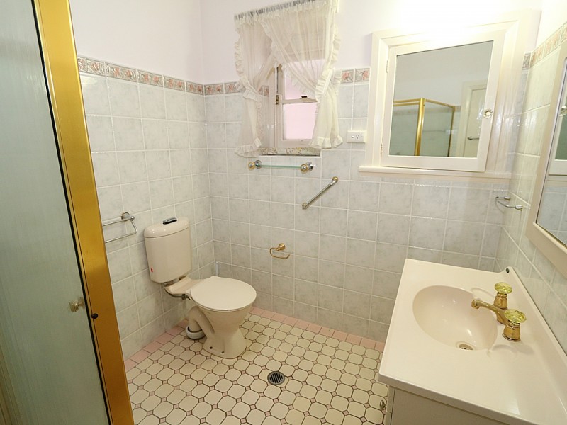 9 Lewisham Avenue, Wagga Wagga NSW 2650