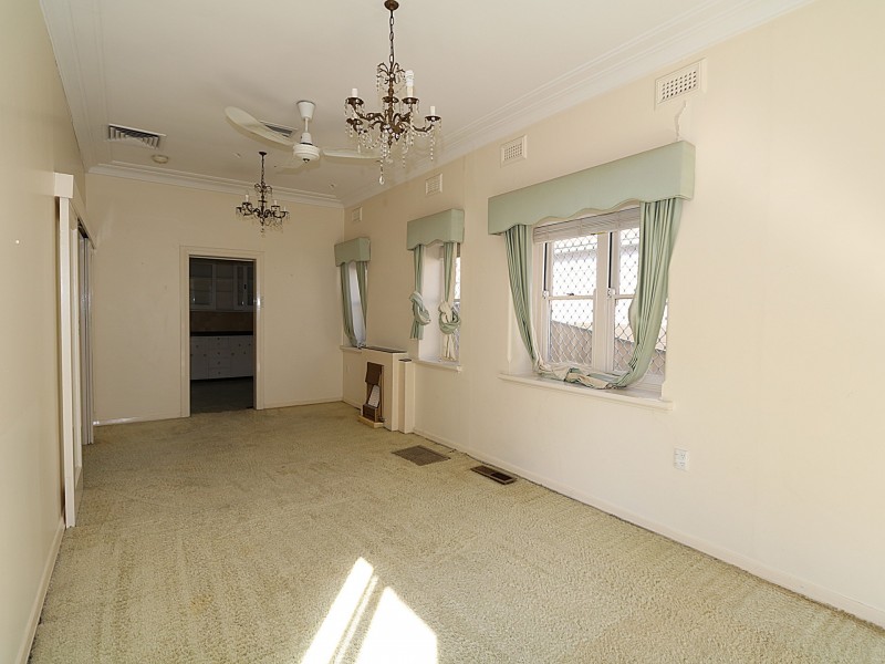 9 Lewisham Avenue, Wagga Wagga NSW 2650