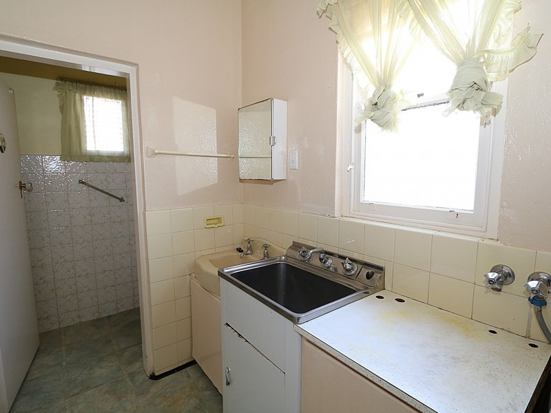 9 Lewisham Avenue, Wagga Wagga NSW 2650