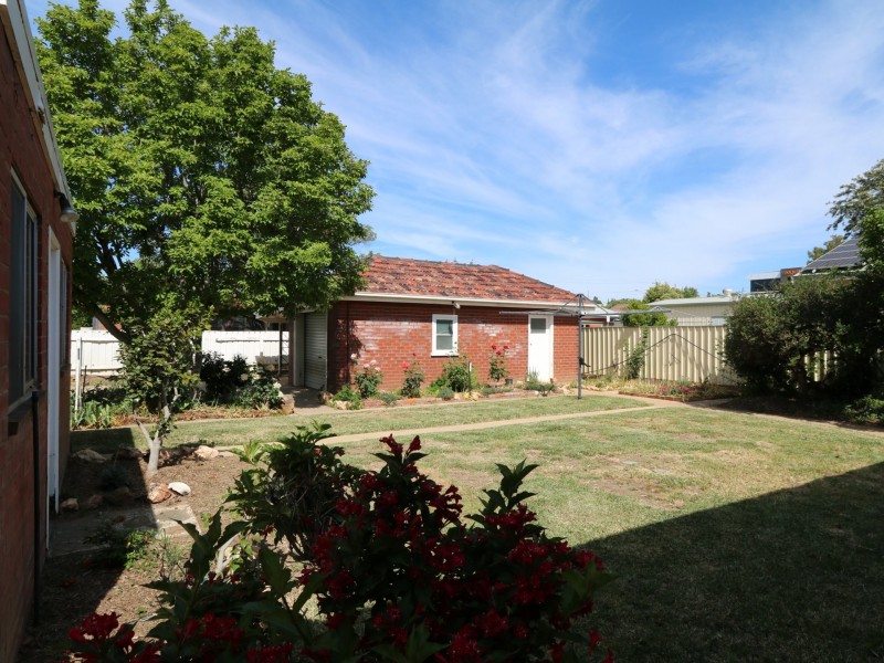 9 Lewisham Avenue, Wagga Wagga NSW 2650