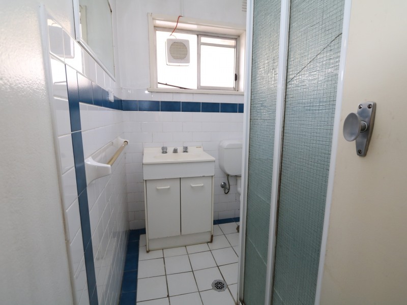 2/143 Lake Albert Road, Kooringal NSW 2650