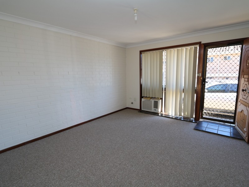 2/6 Nordlingen Drive, Tolland NSW 2650
